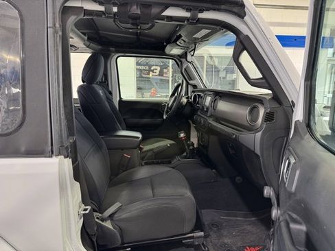 Used 2018 Jeep Wrangler Sport image 12