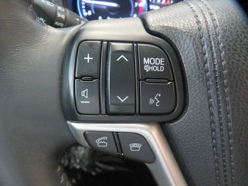 Used 2016 Toyota Highlander XLE FWD image 38