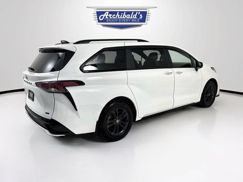 Used 2025 Toyota Sienna XSE AWD/4WD image 8