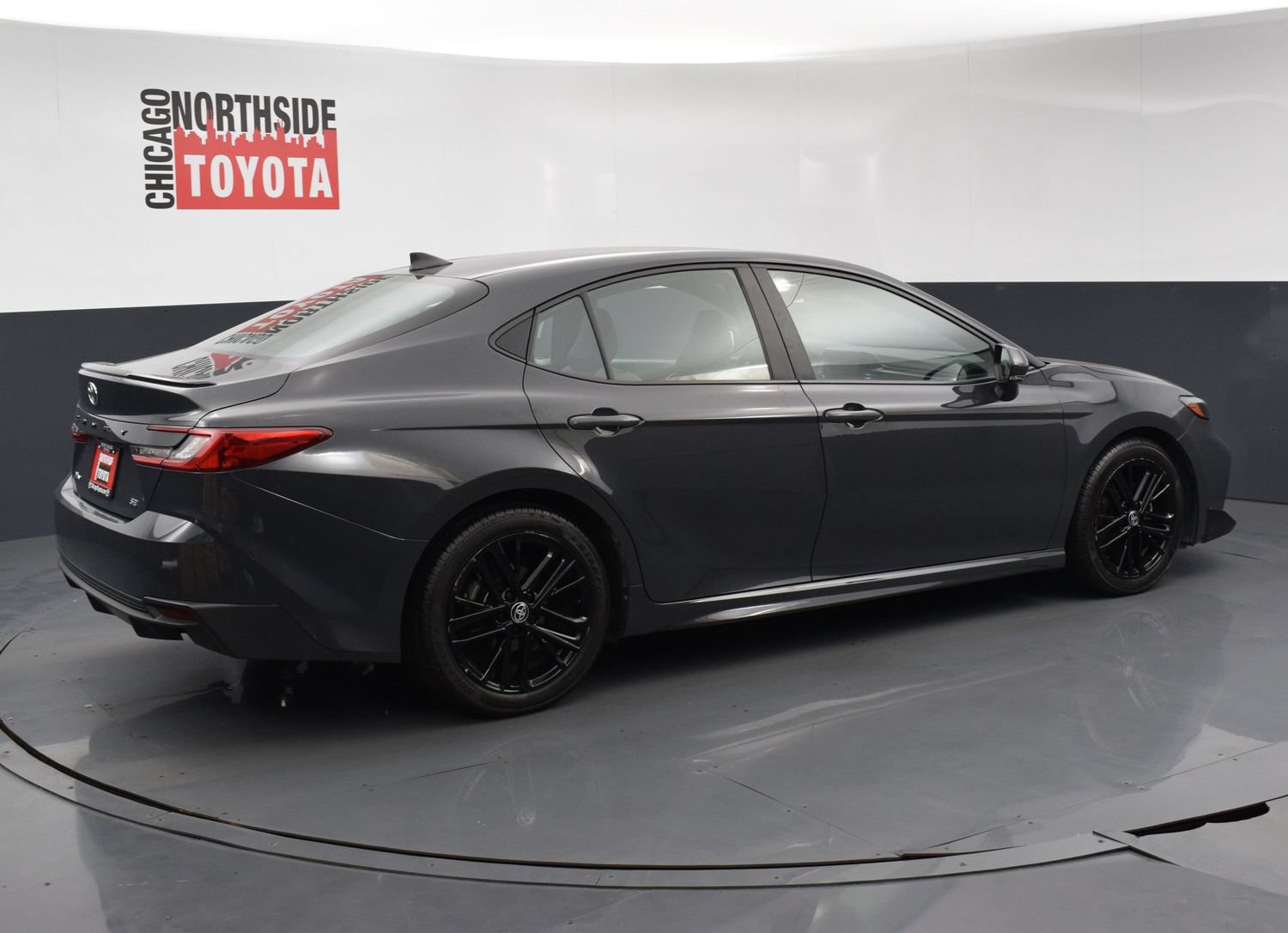 Used 2025 Toyota Camry SE FWD image 4