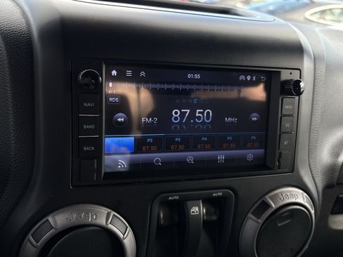 Used 2013 Jeep Wrangler Sport AWD/4WD image 17