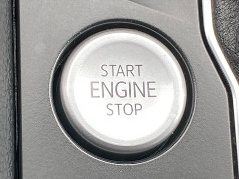 Certified 2022 Volkswagen Atlas SE image 15