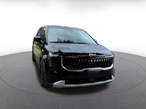 Used 2026 Kia Carnival FWD image 3