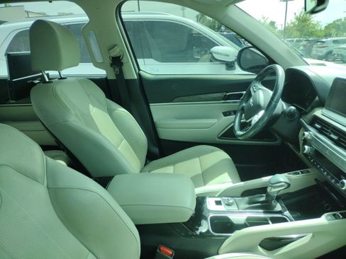 Used 2022 Kia Telluride EX w/ EX Premium Package FWD image 4