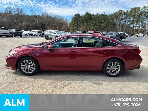 Used 2022 Toyota Avalon XLE image 10