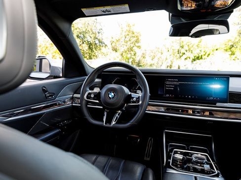 Used 2025 BMW 740i xDrive image 32