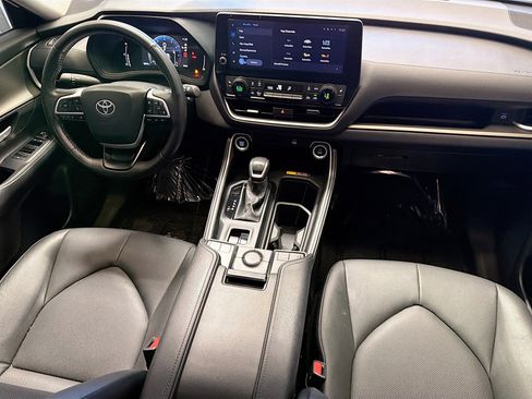 Used 2024 Toyota Grand Highlander XLE image 12