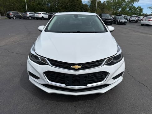 Used 2017 Chevrolet Cruze LT w/ Convenience Package FWD image 8