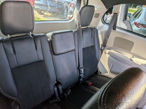 Used 2019 Dodge Grand Caravan SXT FWD image 30