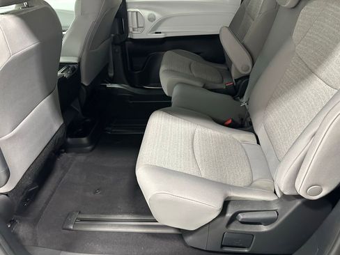 Used 2025 Toyota Sienna LE FWD image 46