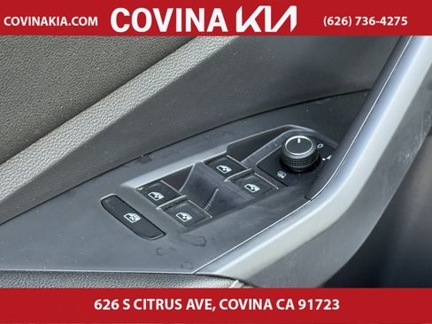 Used 2024 Volkswagen Jetta SE w/ Panoramic Sunroof Package image 13