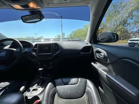 Used 2020 Jeep Cherokee Trailhawk image 28