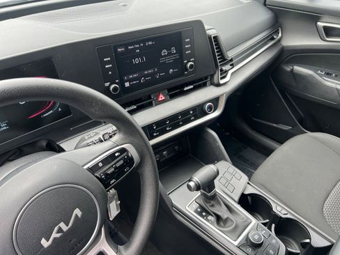 Used 2025 Kia Sportage LX image 20