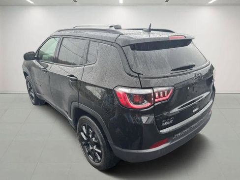 Used 2022 Jeep Compass Latitude w/ Sun and Sound Group AWD/4WD image 6