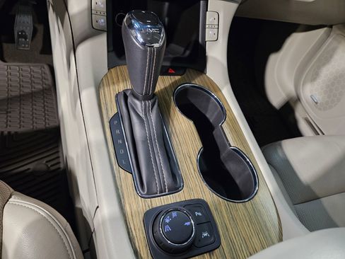 Used 2019 GMC Acadia Denali image 33