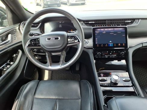 Used 2023 Jeep Grand Cherokee Overland w/ Luxury Tech Group IV AWD/4WD image 22