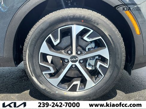 Certified 2023 Kia Sportage EX AWD/4WD image 7
