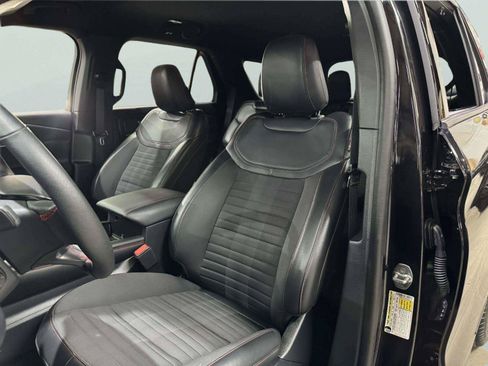 Used 2025 Ford Explorer ST-Line w/ Premium Package RWD image 17