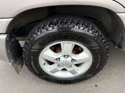 Used 2001 Toyota Land Cruiser image 29