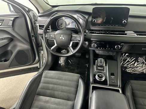 Used 2024 Mitsubishi Outlander SE FWD image 18