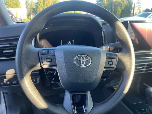 Used 2025 Toyota Camry LE image 28