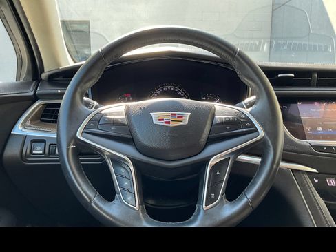 Used 2017 Cadillac XT5 Luxury w/ Driver Awareness Package FWD image 3