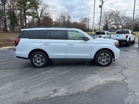 New 2025 Ford Expedition Active image 2