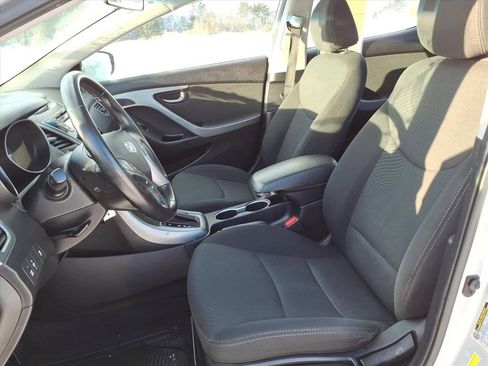 Used 2015 Hyundai Elantra SE w/ Option Group 03 image 19