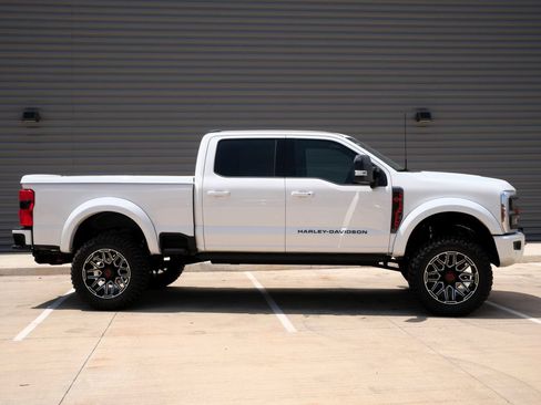 New 2026 Ford F250 Lariat w/ Black Appearance Package AWD/4WD image 2