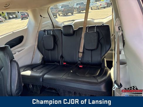 Used 2018 Chrysler Pacifica Touring-L Plus w/ Tire & Wheel Group image 21