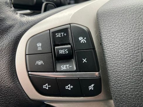 Used 2021 Ford Explorer XLT w/ Equipment Group 202A image 8