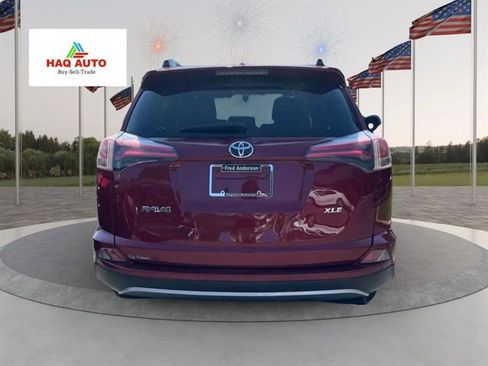 Used 2018 Toyota RAV4 XLE image 3