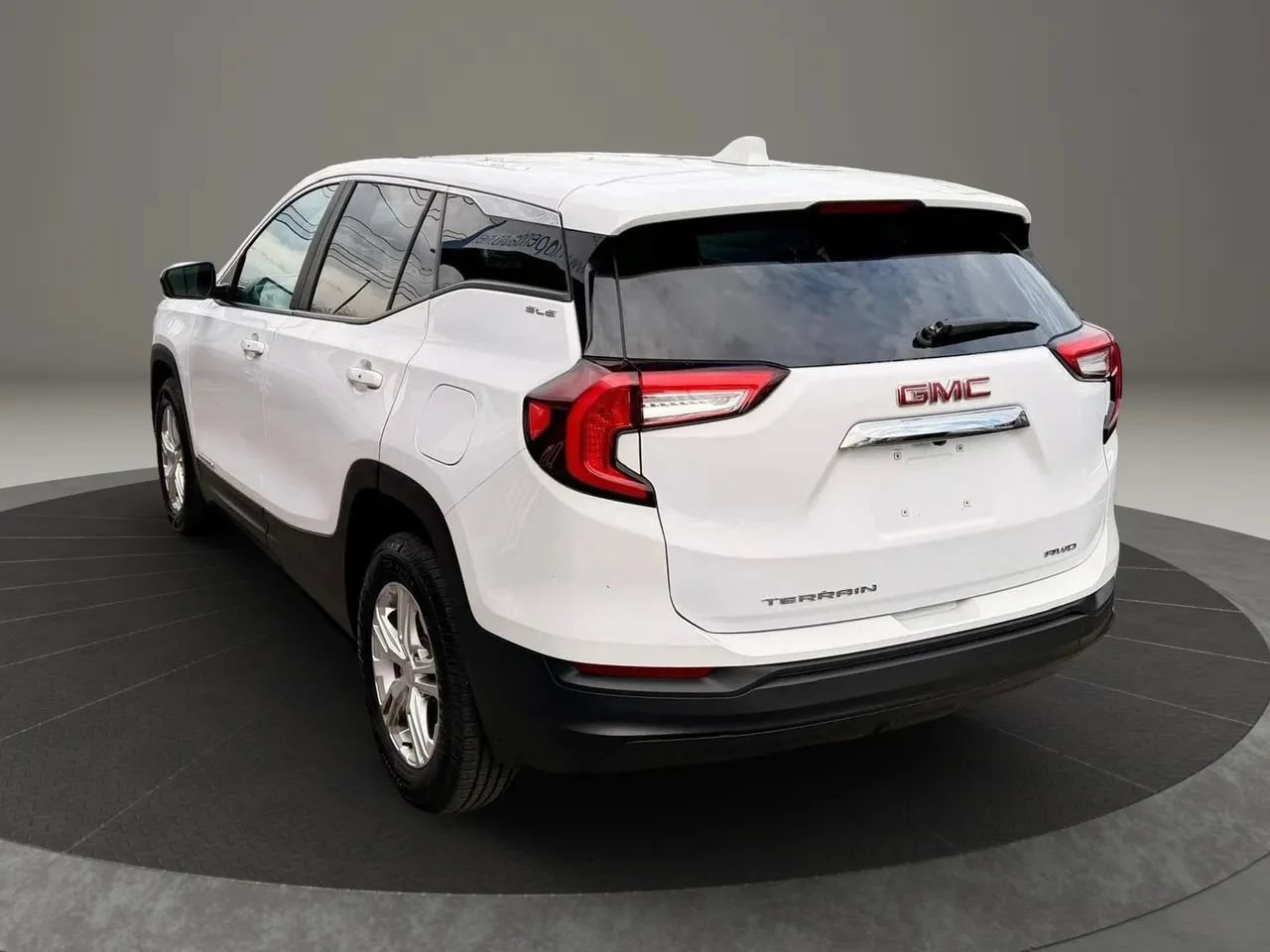Used 2022 GMC Terrain SLE AWD/4WD image 6