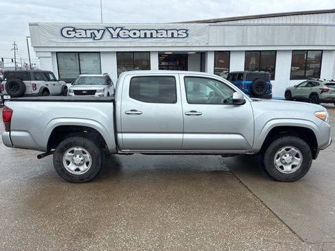 Used 2022 Toyota Tacoma SR image 9