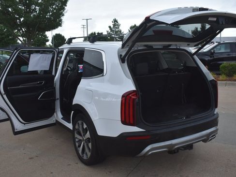 Used 2022 Kia Telluride EX w/ EX Premium Package FWD image 16