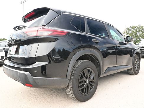 Used 2024 Nissan Rogue S AWD/4WD image 2