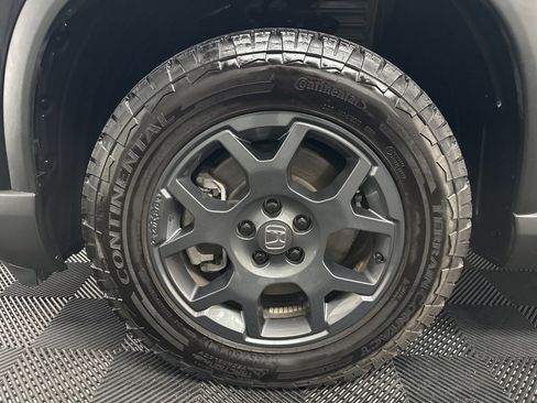 Used 2025 Honda Pilot TrailSport image 42