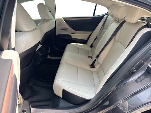 Used 2024 Lexus ES 350 w/ Premium Package FWD image 12