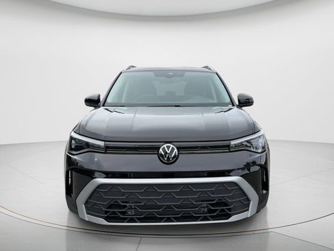 New 2026 Volkswagen Taos SE FWD image 2