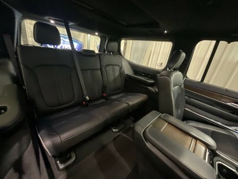 Used 2023 Jeep Grand Wagoneer Series II AWD/4WD image 19