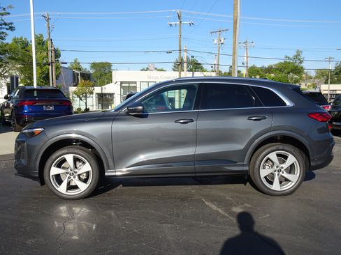 Certified 2025 Audi Q5 Premium Plus w/ Premium Plus AWD/4WD image 2