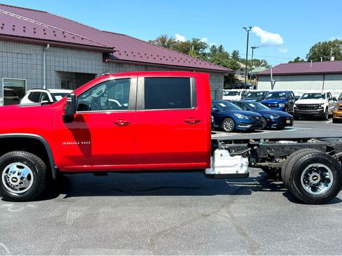 Used 2021 Chevrolet Silverado 3500 LT w/ Convenience Package image 2