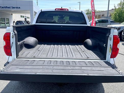 Used 2020 Toyota Tundra SR5 w/ SR5 Convenience Package image 31