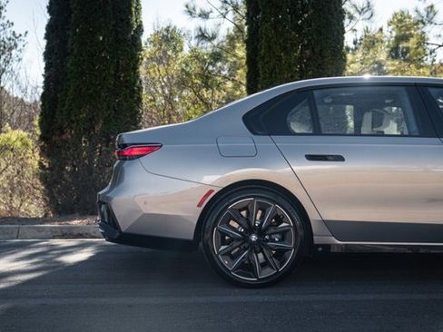 Used 2023 BMW 760i xDrive 760i xDrive w/ Executive Package image 9