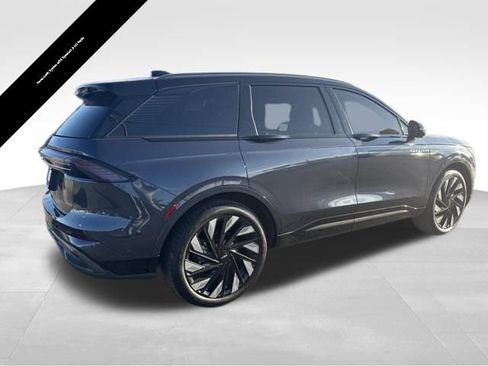 Certified 2024 Lincoln Nautilus Reserve w/ Equipment Group 202A image 8