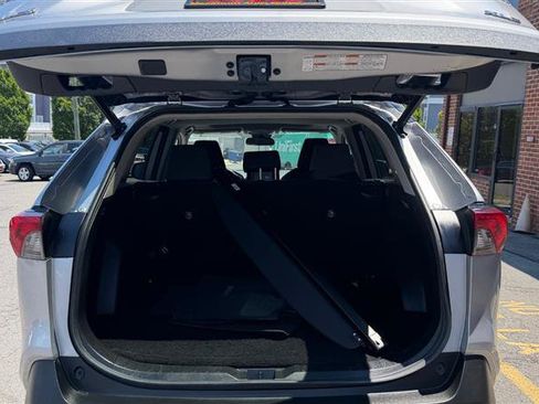 Used 2020 Toyota RAV4 XLE w/ Convenience Package FWD image 10