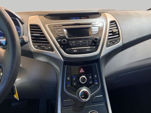 Used 2014 Hyundai Elantra SE FWD image 6