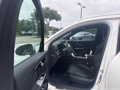 Used 2025 Mercedes-Benz GLC 300 image 13