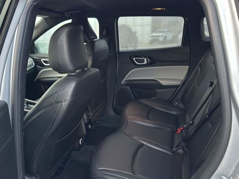Used 2024 Jeep Compass Limited image 9