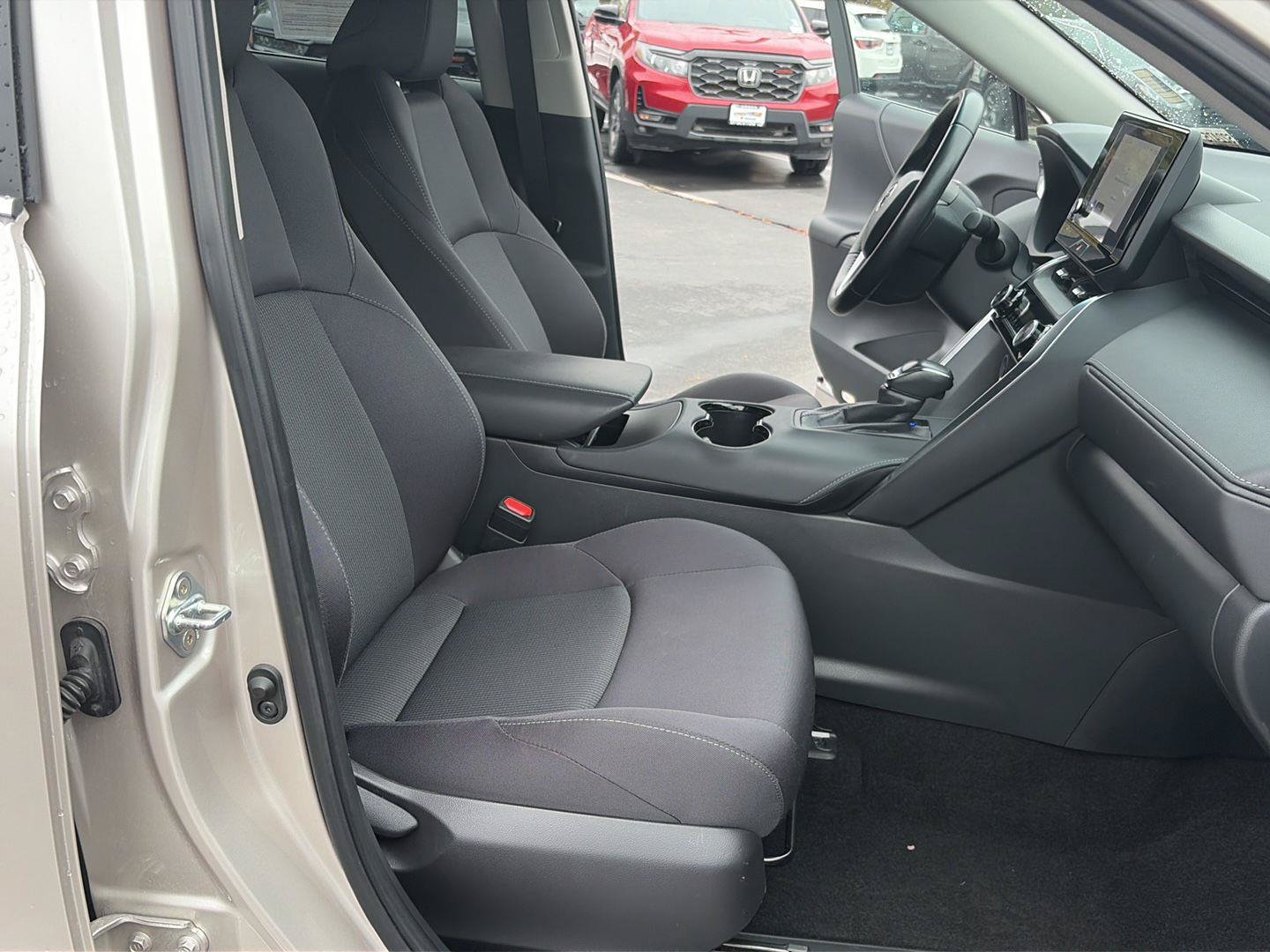 Used 2024 Toyota Venza LE AWD/4WD image 21